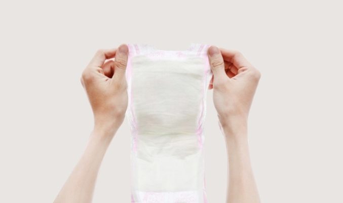 Dùng tã em bé thay cho băng vệ sinh có tốt không