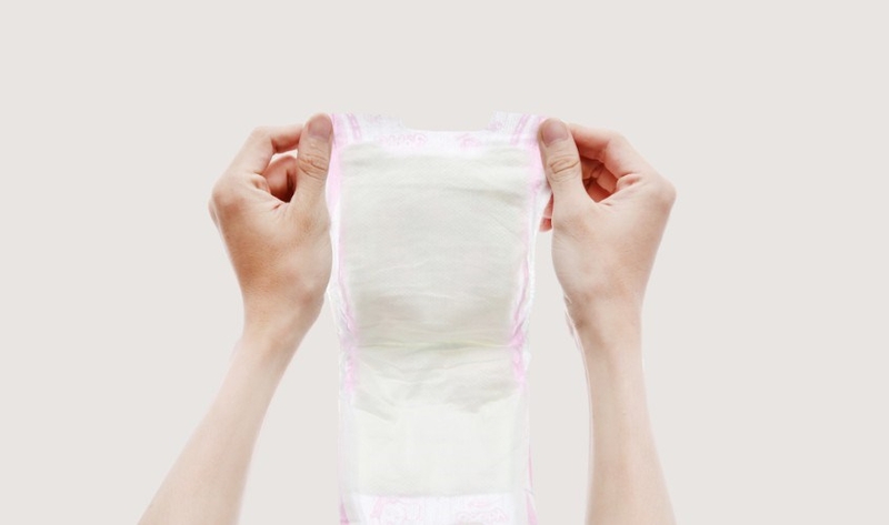 Dùng tã em bé thay cho băng vệ sinh có tốt không