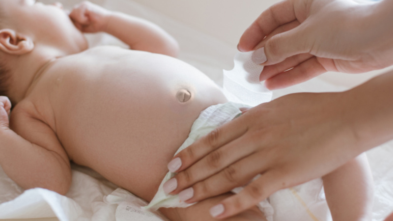 Nên dùng tã dán hay tã bỉm cho trẻ sơ sinh