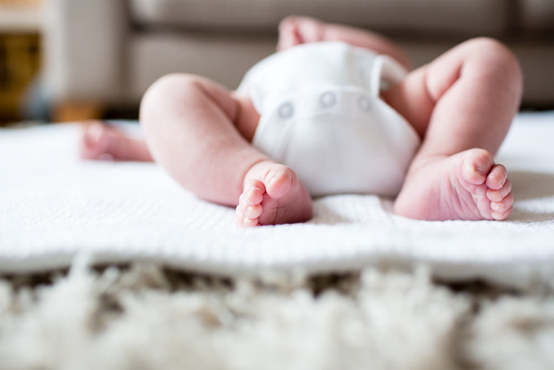 Nên dùng miếng lót sơ sinh hay tã dán